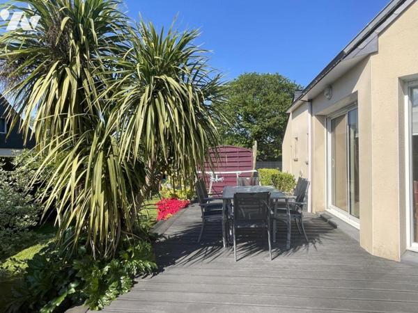 Maison traditionnelle avec piscine, grande terrasse et 4 chambres à Ploeren, proche commerces