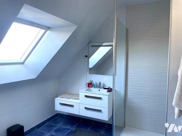 Maison traditionnelle avec piscine, grande terrasse et 4 chambres à Ploeren, proche commerces