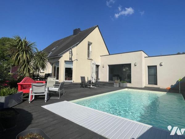 Maison traditionnelle avec piscine, grande terrasse et 4 chambres à Ploeren, proche commerces