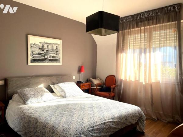 Maison traditionnelle avec piscine, grande terrasse et 4 chambres à Ploeren, proche commerces