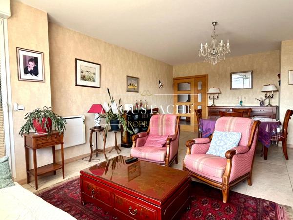 APPARTEMENT DANS RÉSIDENCE DE STANDING - PARC & PROXIMITÉ MARCHÉ -
