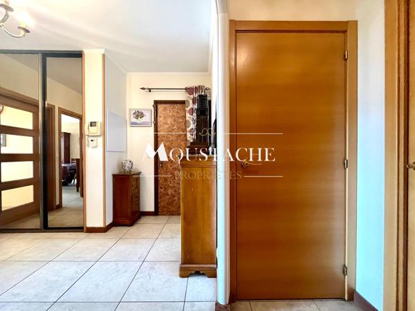 APPARTEMENT DANS RÉSIDENCE DE STANDING - PARC & PROXIMITÉ MARCHÉ -
