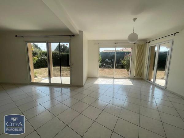 Maison à louer 6 pièces 185.39m² Lescar (64230)