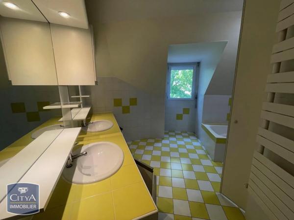 Maison à louer 6 pièces 185.39m² Lescar (64230)