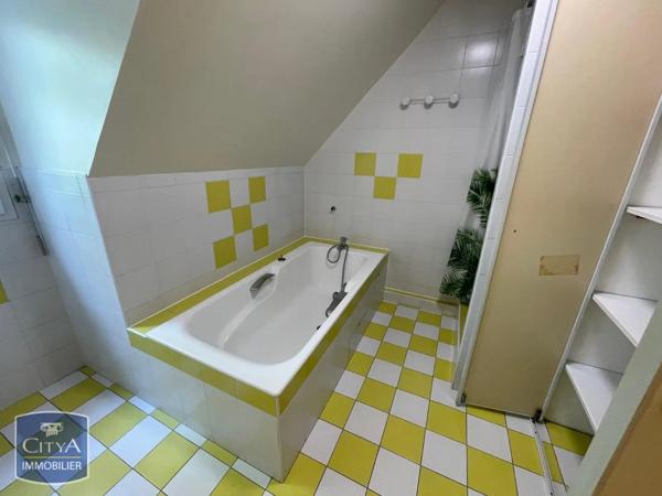 Maison à louer 6 pièces 185.39m² Lescar (64230)