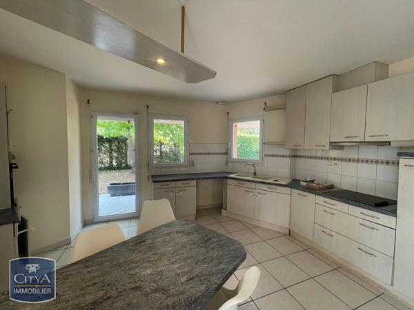 Maison à louer 6 pièces 185.39m² Lescar (64230)