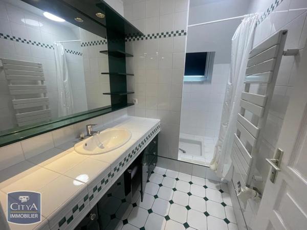 Maison à louer 6 pièces 185.39m² Lescar (64230)