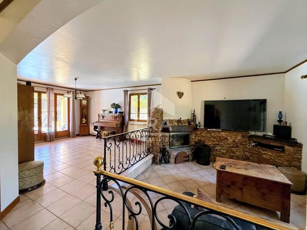 A VENDRE SAINT MAXIMIN LA SAINTE BAUME  MAISON  T5  DE 130 M² SUR 1540 M² DE JARDIN GARAGE PISCINE