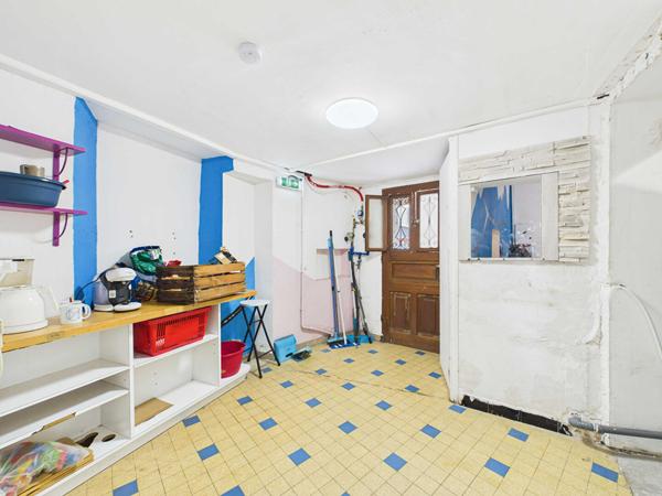 À VENDRE Local commercial avec fort potentiel en plein centre de Tournon-sur-Rhône