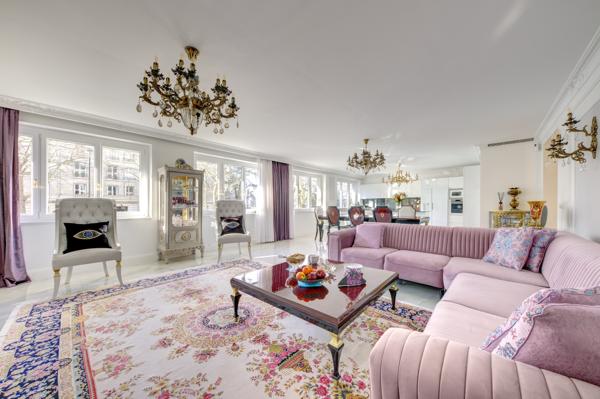 Appartement
         5 pièces
        - 163 m² Bien prestige 1 950 000 € *
