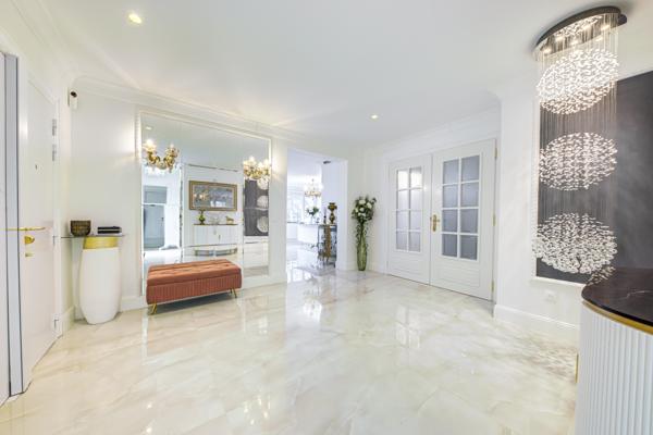 Appartement
         5 pièces
        - 163 m² Bien prestige 1 950 000 € *