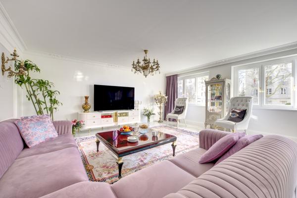 Appartement
         5 pièces
        - 163 m² Bien prestige 1 950 000 € *
