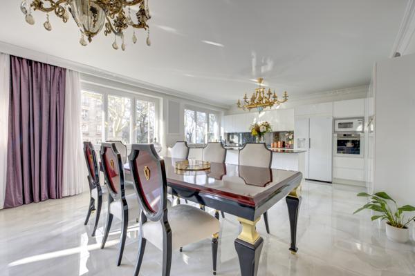 Appartement
         5 pièces
        - 163 m² Bien prestige 1 950 000 € *