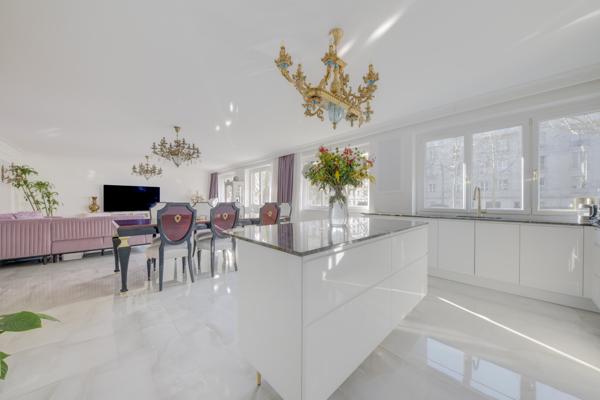 Appartement
         5 pièces
        - 163 m² Bien prestige 1 950 000 € *