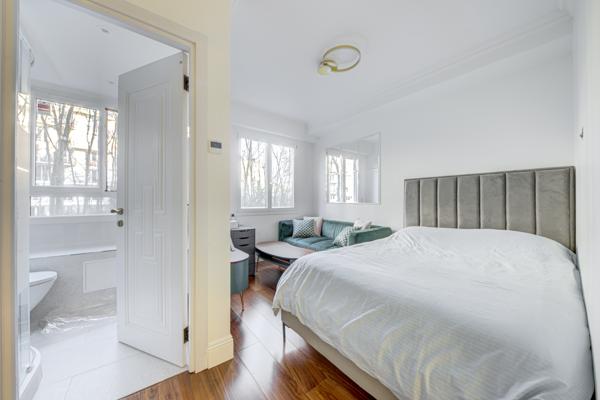 Appartement
         5 pièces
        - 163 m² Bien prestige 1 950 000 € *