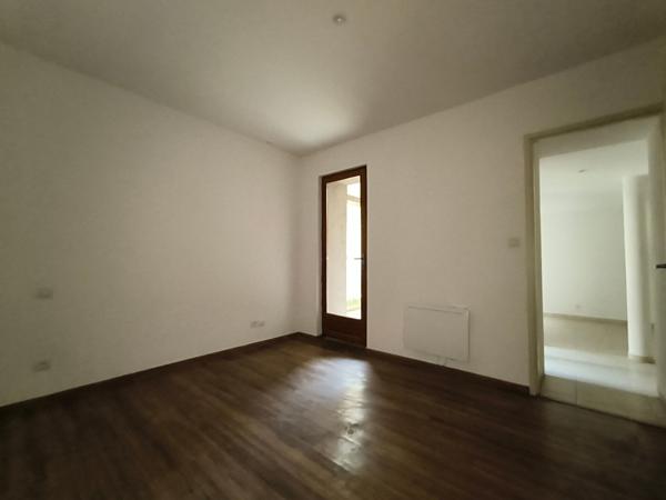 CARCASSONNE, Appartement Carcassonne 2 pièces 36 m² au rez-de-chaussée avec cour de 13 m²