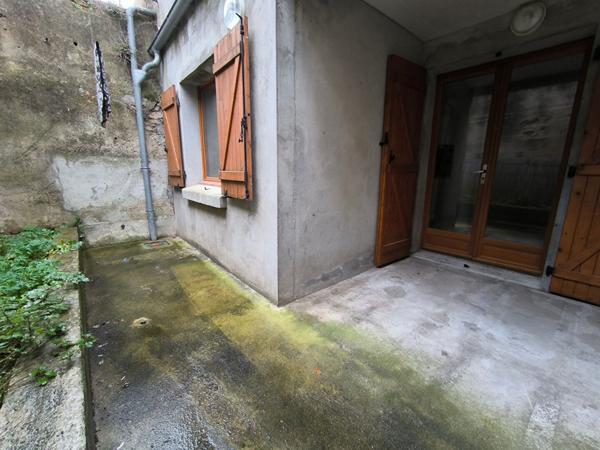 CARCASSONNE, Appartement Carcassonne 2 pièces 36 m² au rez-de-chaussée avec cour de 13 m²