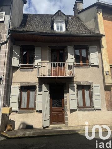 Maison de village 4 pièces de 83 m² à Vic-sur-Cère (15800)