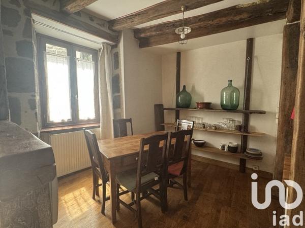 Maison de village 4 pièces de 83 m² à Vic-sur-Cère (15800)