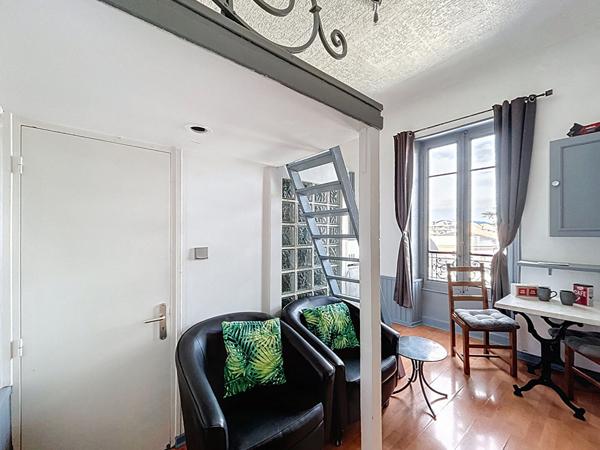 Appartement meublé Aix Les Bains 1 pièce de 14.84 m2 Carrez dans un ancien palace