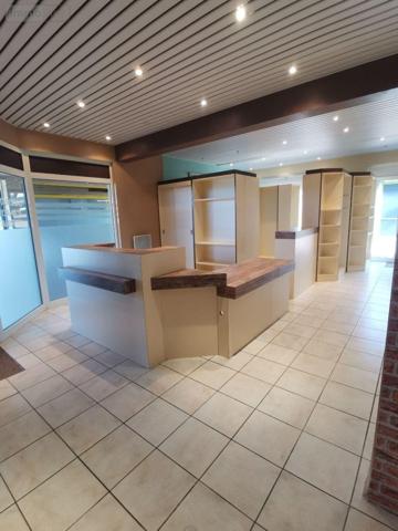 Local commercial à vendre à Guerlesquin dans le Finistère (29650), ref : FMCO0407