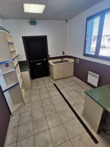 Local commercial à vendre à Guerlesquin dans le Finistère (29650), ref : FMCO0407