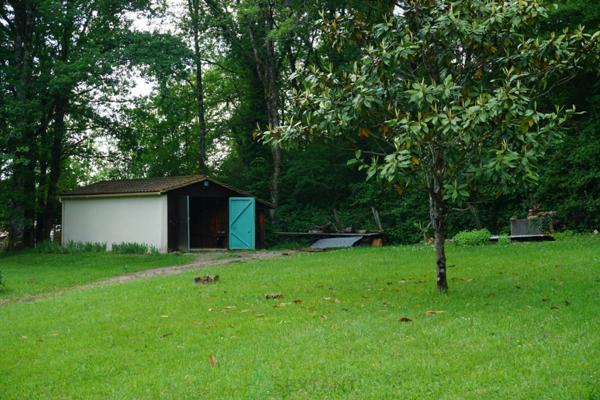 Charmante villa périgourdine au coeur d'un écrin de verdure, dans le parc naturel du Périgord vert.