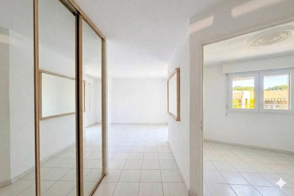 Très beau T2 de 33 m² à 3 mn à pied de la plage Belle terrasse + Parking privé.. dans Belle résidence sécurisé