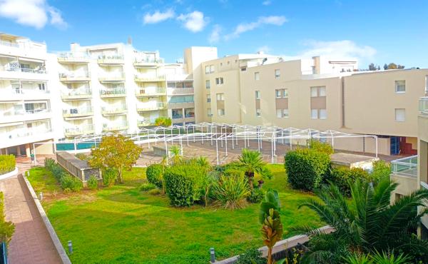 Très beau T2 de 33 m² à 3 mn à pied de la plage Belle terrasse + Parking privé.. dans Belle résidence sécurisé