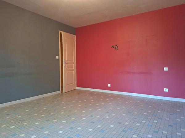 Longère au milieu de champs, Proche Saint Léonard des Bois, 1500 à 7000 m2 terrain sans supp prix, combles aménageables.
