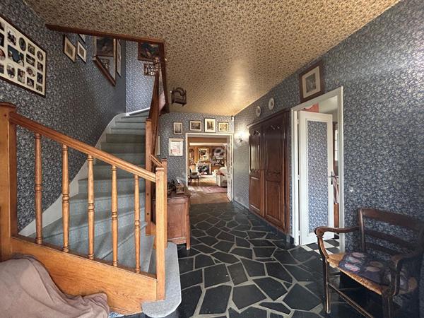 Maison familiale 8 pièces - 6 chambres de 223 m² - Proche Gare de Pontoise