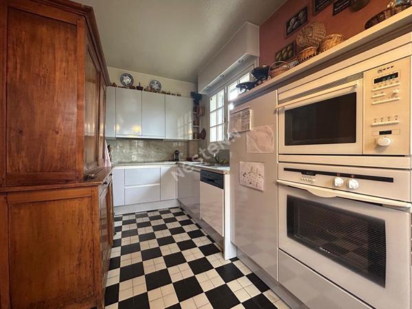 Maison familiale 8 pièces - 6 chambres de 223 m² - Proche Gare de Pontoise