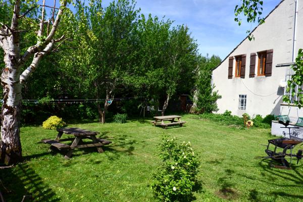 Maison en pierre de 221 m² avec dépendances et gîte - Le Mazet-Saint-Voy