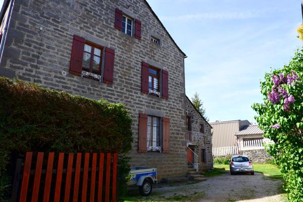 Maison en pierre de 221 m² avec dépendances et gîte - Le Mazet-Saint-Voy