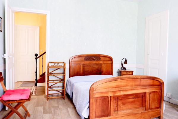 Maison en pierre de 221 m² avec dépendances et gîte - Le Mazet-Saint-Voy