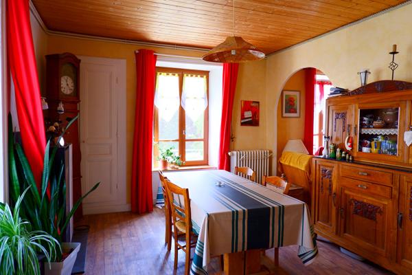 Maison en pierre de 221 m² avec dépendances et gîte - Le Mazet-Saint-Voy