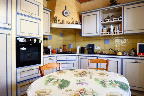Maison en pierre de 221 m² avec dépendances et gîte - Le Mazet-Saint-Voy