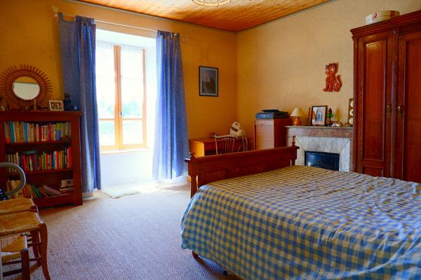 Maison en pierre de 221 m² avec dépendances et gîte - Le Mazet-Saint-Voy
