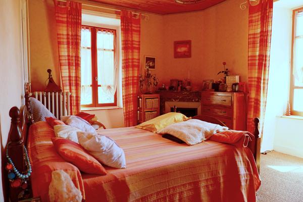 Maison en pierre de 221 m² avec dépendances et gîte - Le Mazet-Saint-Voy