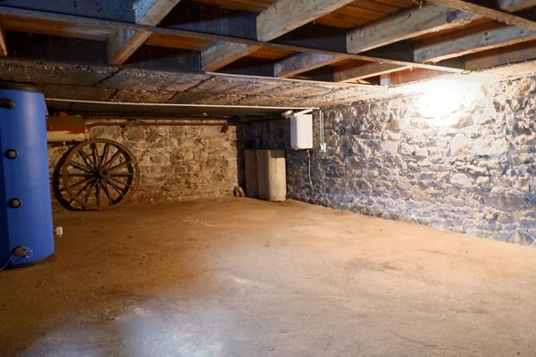 Maison en pierre de 221 m² avec dépendances et gîte - Le Mazet-Saint-Voy