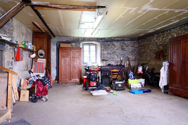 Maison en pierre de 221 m² avec dépendances et gîte - Le Mazet-Saint-Voy