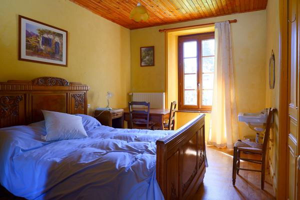 Maison en pierre de 221 m² avec dépendances et gîte - Le Mazet-Saint-Voy