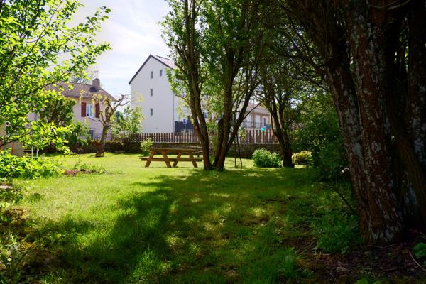 Maison en pierre de 221 m² avec dépendances et gîte - Le Mazet-Saint-Voy