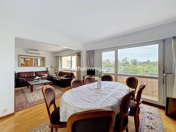Vente                                                      Appartement
                        
                     3 pièces                      75 m2                     à Créteil