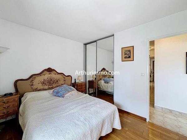 Vente                                                      Appartement
                        
                     3 pièces                      75 m2                     à Créteil