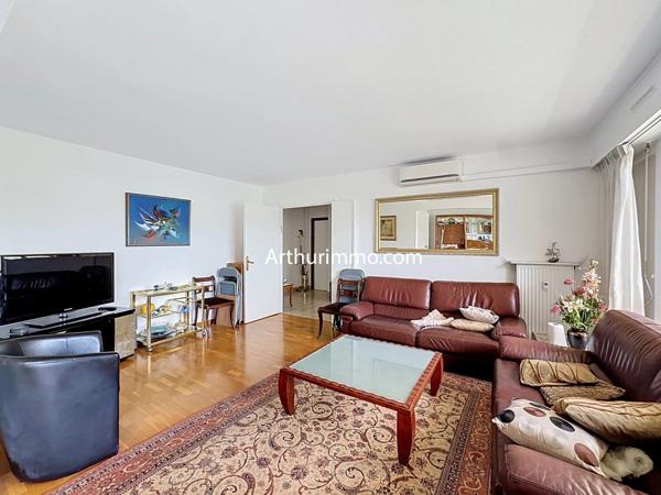 Vente                                                      Appartement
                        
                     3 pièces                      75 m2                     à Créteil