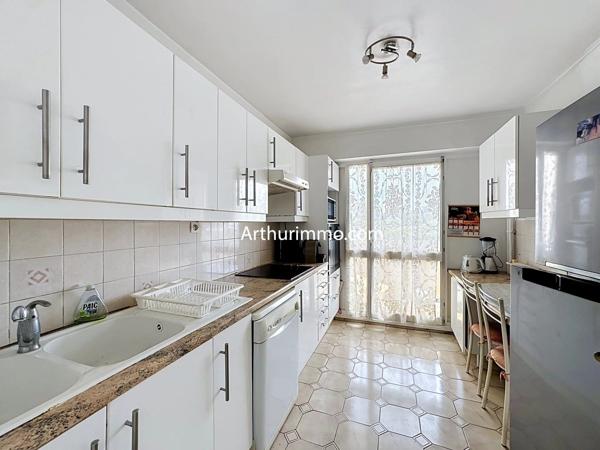 Vente                                                      Appartement
                        
                     3 pièces                      75 m2                     à Créteil