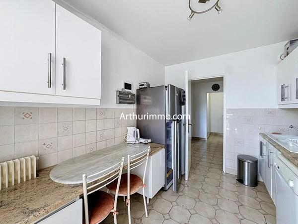 Vente                                                      Appartement
                        
                     3 pièces                      75 m2                     à Créteil