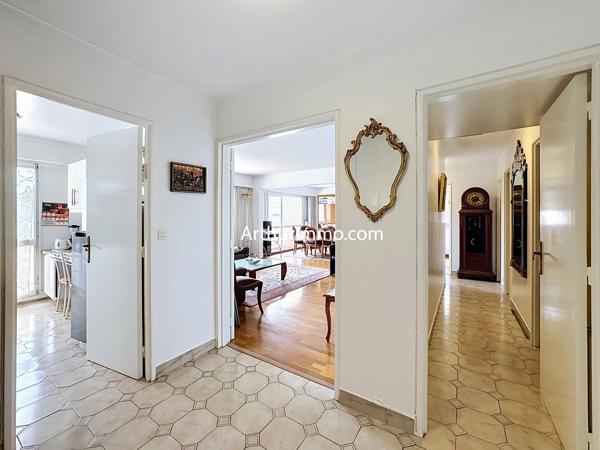 Vente                                                      Appartement
                        
                     3 pièces                      75 m2                     à Créteil