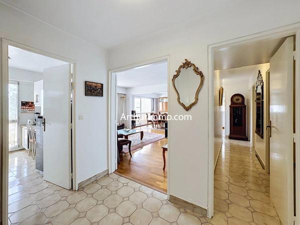 Vente                                                      Appartement
                        
                     3 pièces                      75 m2                     à Créteil